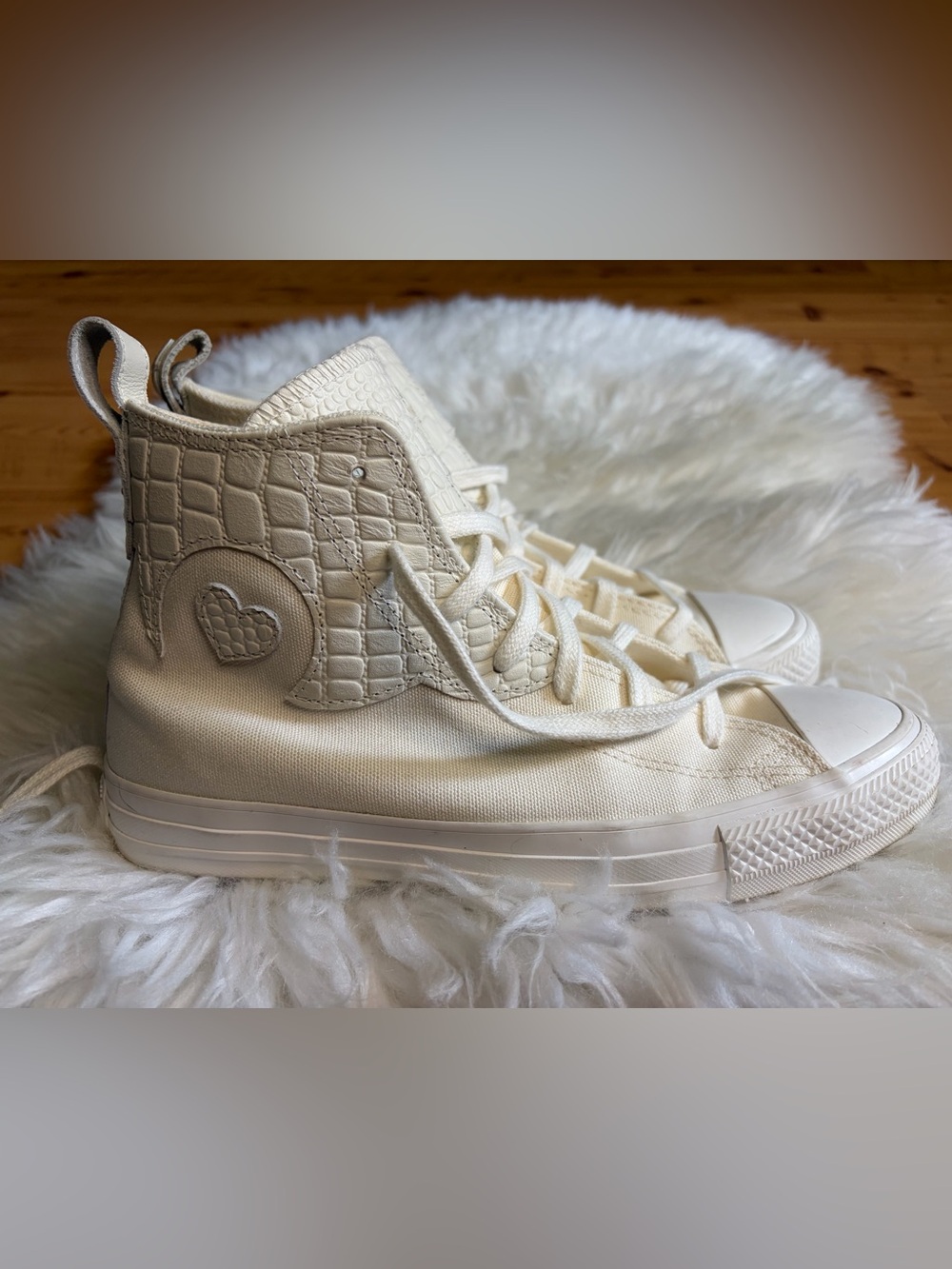 Converse Women`s Chuck Taylor All Star High Western Embroidery sneakers size 8